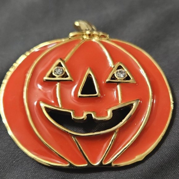 Enamel Brooch PUMPKIN orange for Halloween or Fall! Vintage - Picture 1 of 5
